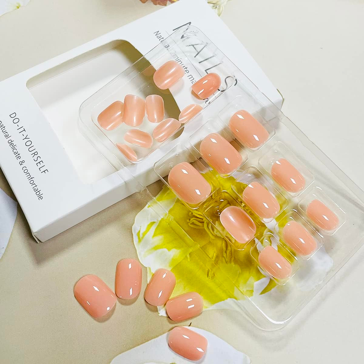 Mouyouglow 24 Stück Press on Nails Kurz,Squared Oval Einfarbig Nude Pink Fake Nails Full Cover Kunstnägel Mit Nagelkleber,Squoval Blush Rosa Solid Color Acryl Künstliche Fingernägel Für Frauen