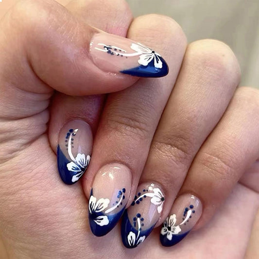 24 Stück French Nails Press on Nails Nüdescht Pink False Nails Almond Acryl Nägel False Nails Mit Weiße Blumen Designs Stick on Nails Blaue Spitze Klebe Nails