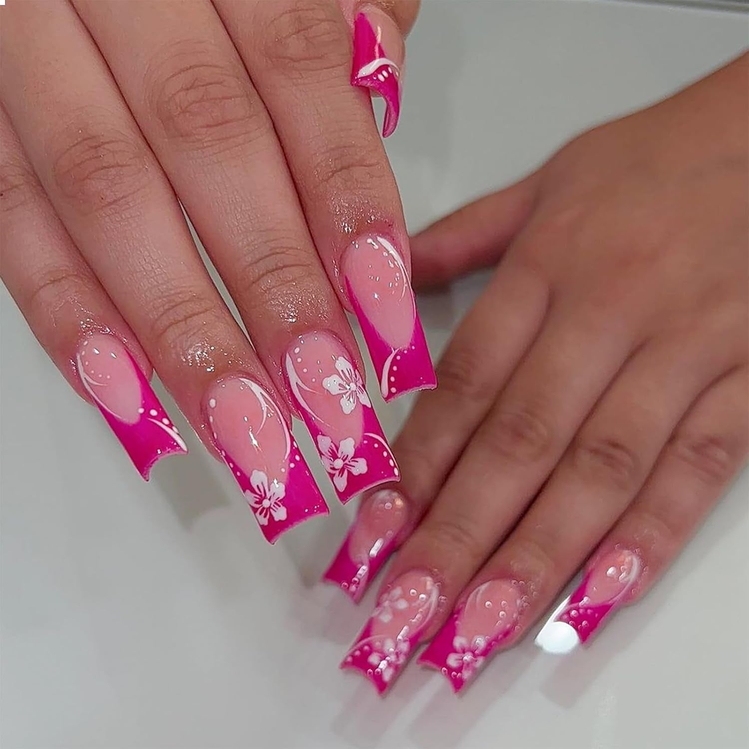 24 Stück Press on Nails Lang Quadrat False Nails Glänzend Leuchtend Rosa French Nails Acryl Nägel Squoval Kunstnägel Sommer Blume Stick on False Nails Mit Design