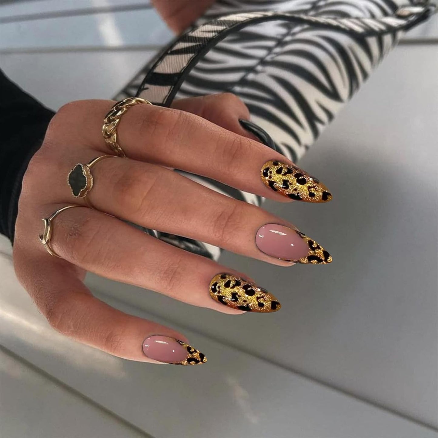 24 Stück Leopard French Press on Nails Mittel Mandel Falsche Nails Mit Gold Leopard Print Design Voll Abdeckung Nude Akryl Glänzend Künstliche Nails