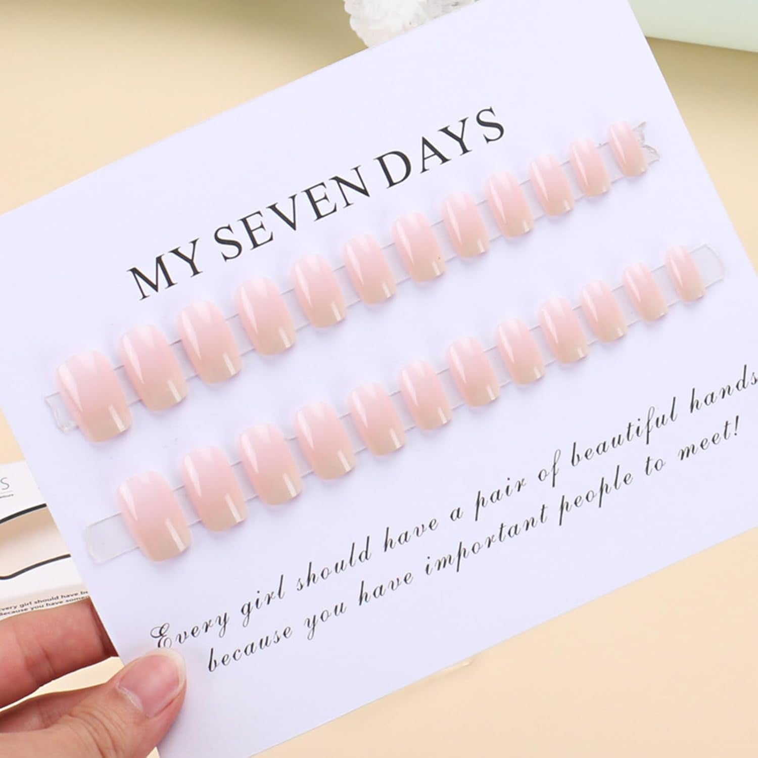 24 Stück Nude Pink Press on Nail, Kurze Quadratische False Nägel, Press-Ons Acryl Falschnägel Mit Gradient-Designs, Kurze Künstliche Glänzende Nägel
